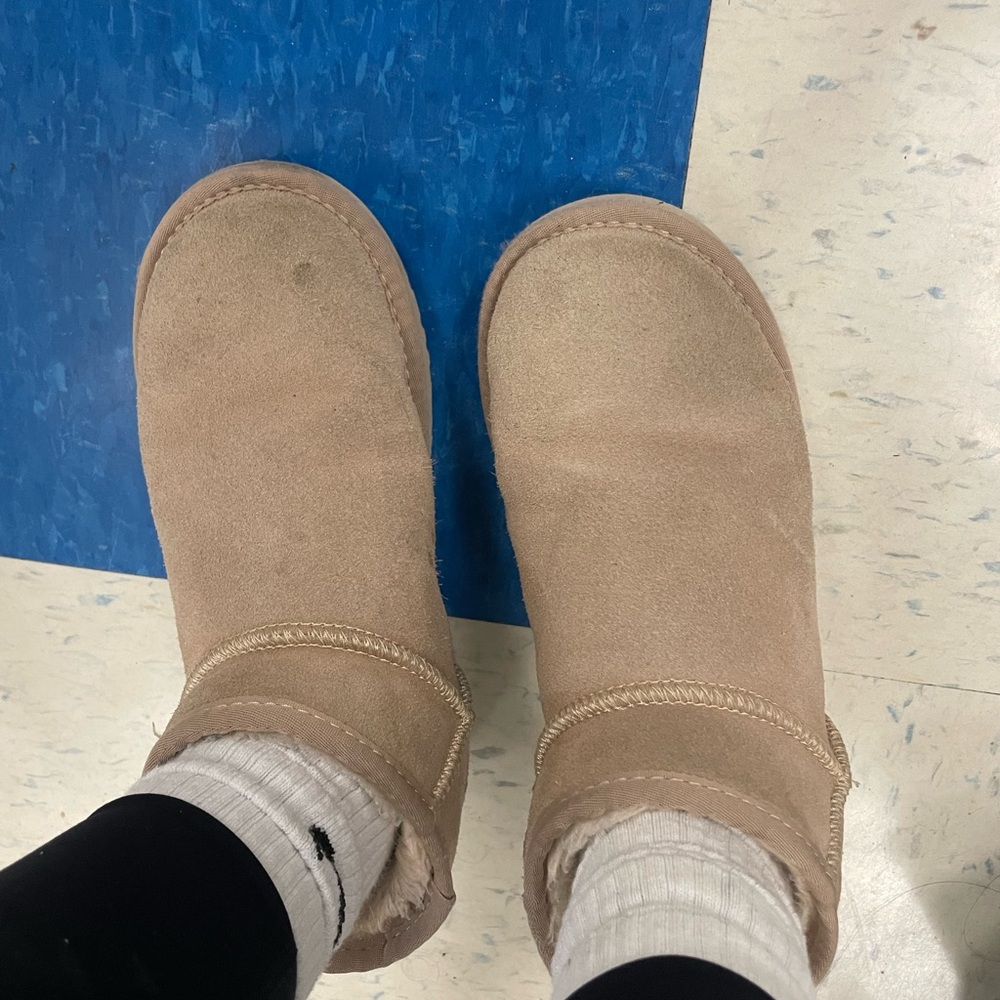 Tan Suede ugg Boots